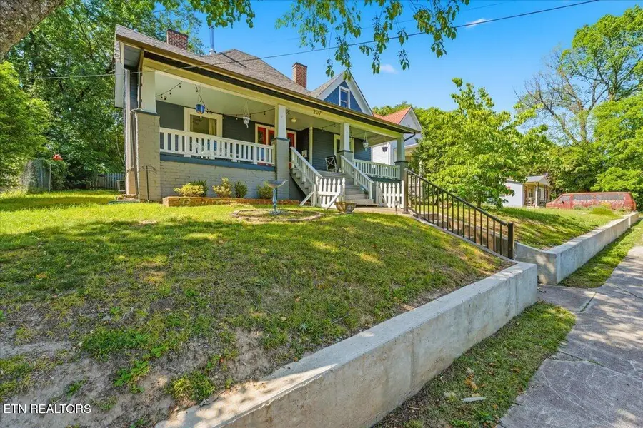207 E Oak Hill Ave, Knoxville, TN 37917 - #2