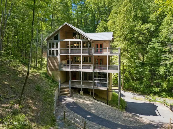 5175 Riversong Way, Sevierville, TN 37876