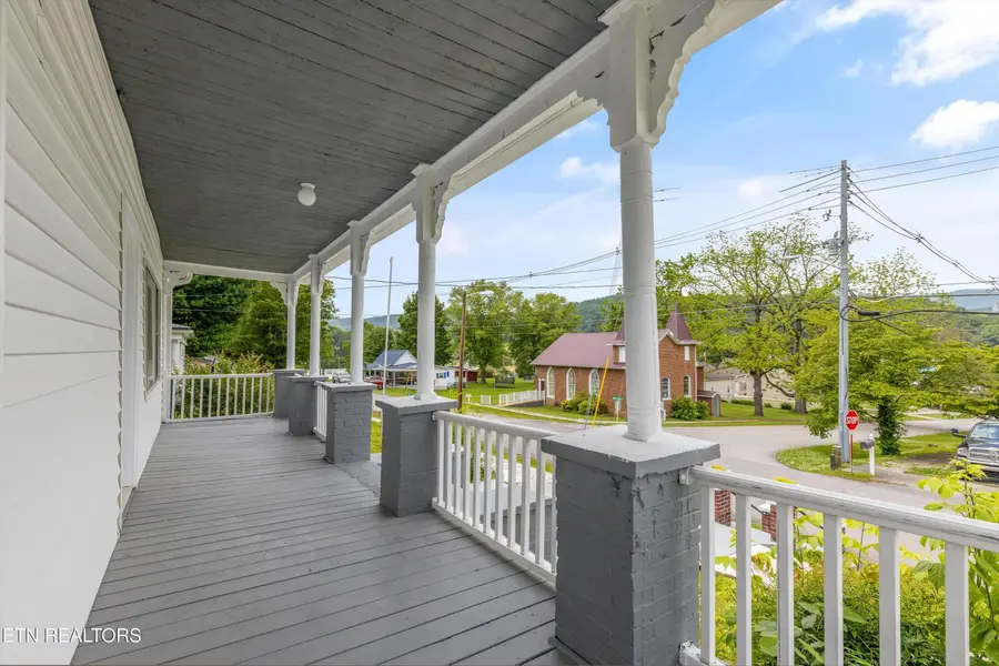 313 W Spring St, Oliver Springs, TN 37840 - #2