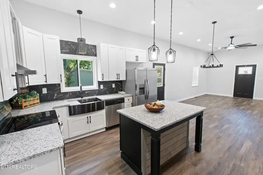 33 Melrose Ave, Englewood, TN 37329 - #3