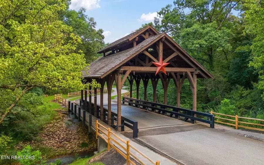 2215 Covered Bridge Blvd, Knoxville, TN 37932 - #2