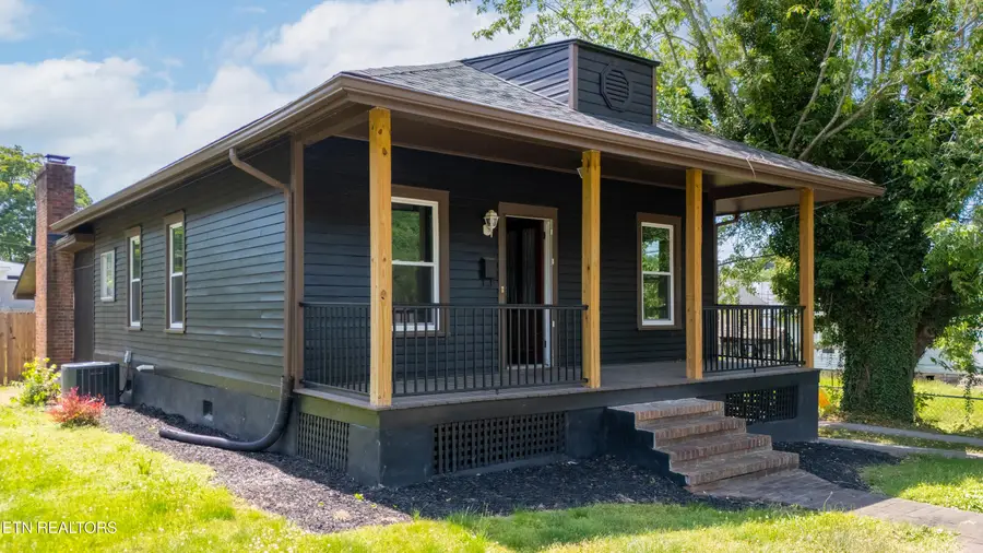 306 E Walden St, Lafollette, TN 37766 - #3
