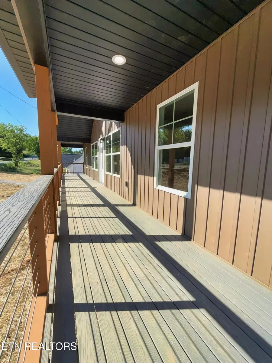 398 Glade Springs Rd, Lafollette, TN 37766 - #3