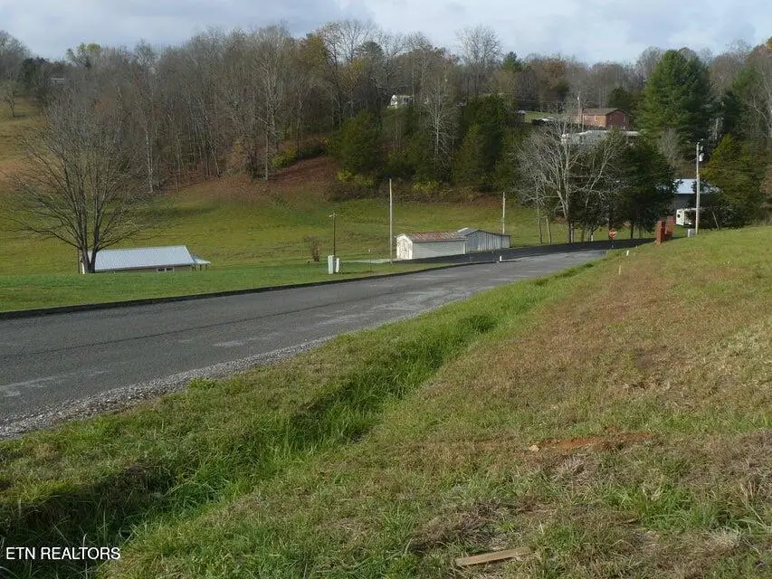 127 Henley St, Tazewell, TN 37879 - #1