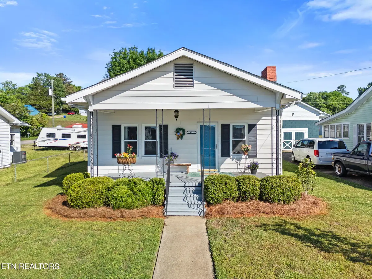 902 Fowler St, Clinton, TN 37716 - #1