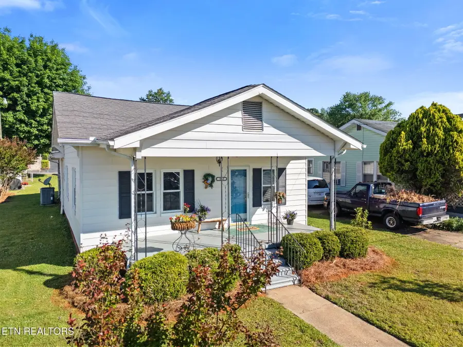 902 Fowler St, Clinton, TN 37716 - #3