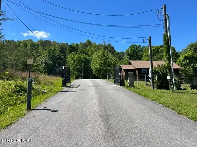 325 Beckett Ridge Rd, Townsend, TN 37882 - #2