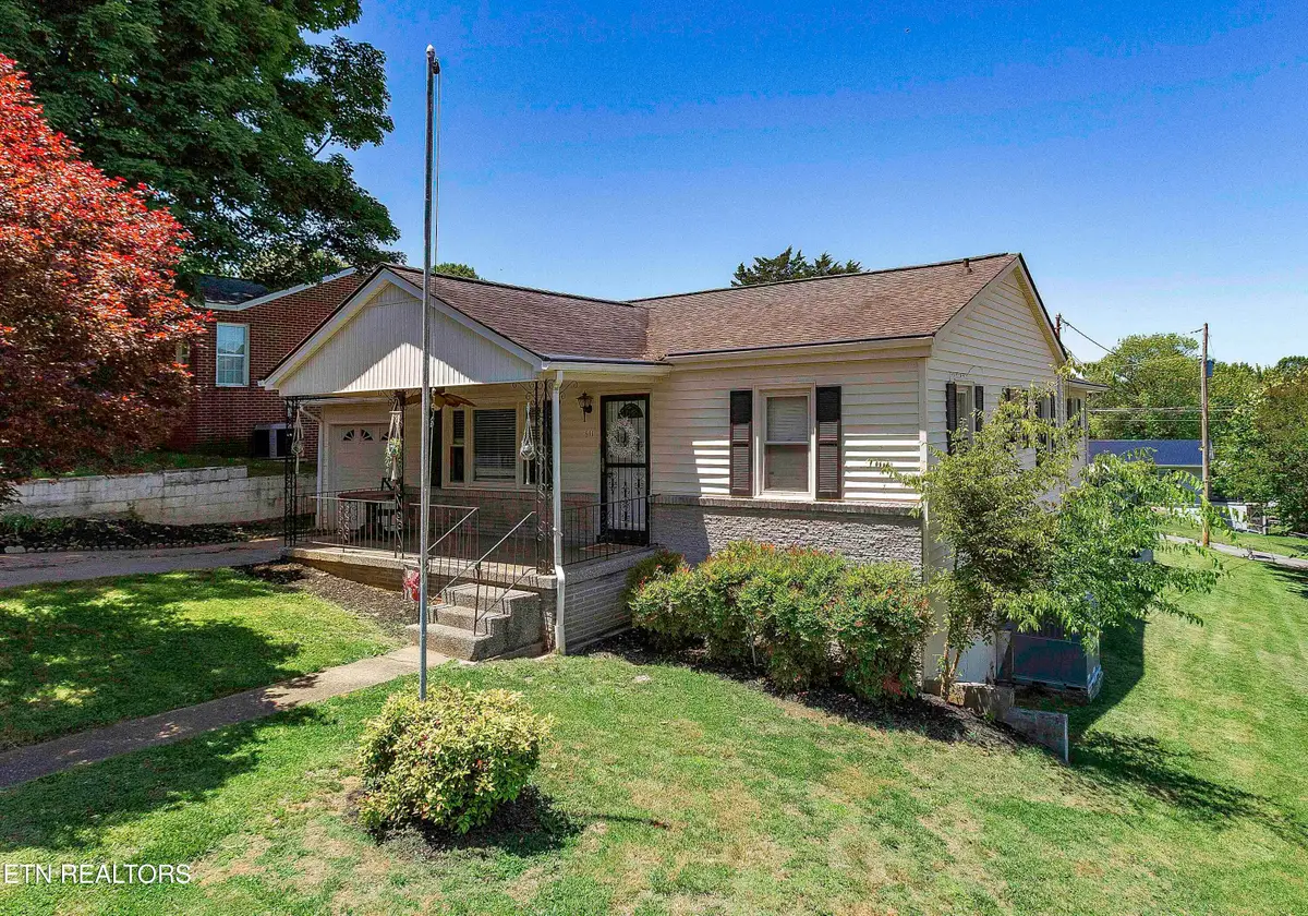 611 W 6th Ave, Lenoir City, TN 37771 - #1