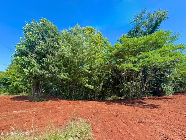 305 Oakwood Estates Drive, Lenoir City, TN 37772