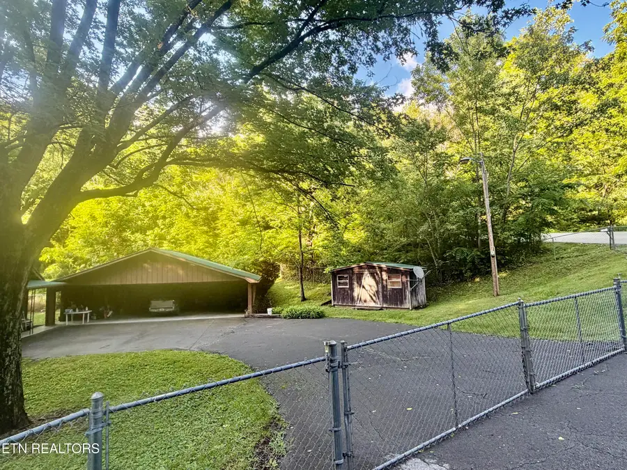 4016 Lone Mountain Rd, New Tazewell, TN 37825 - #2