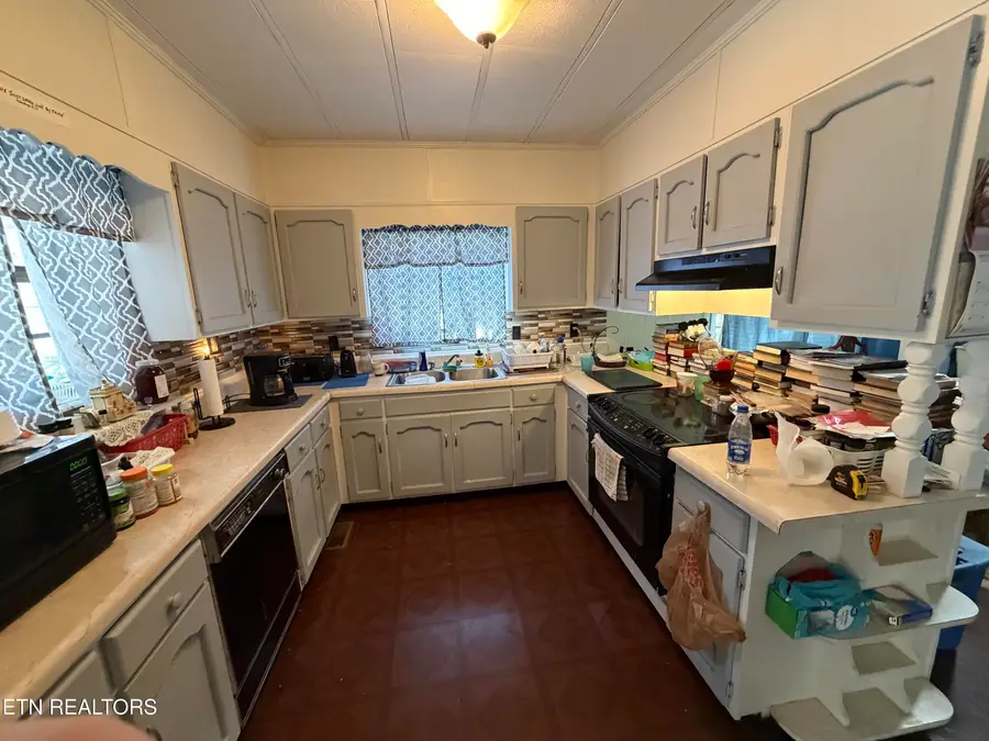 4016 Lone Mountain Rd, New Tazewell, TN 37825 - #3