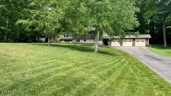 572 S Lake Drive, Oneida, TN 37841