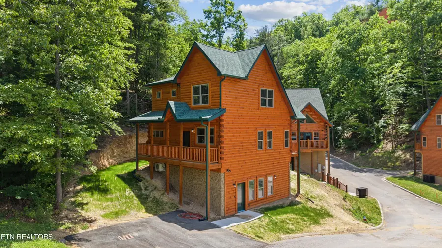 2107 Valley Creek Way, Pigeon Forge, TN 37862 - #2