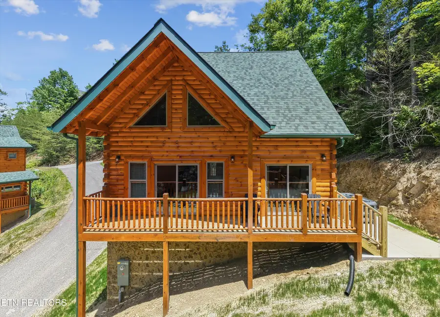 2107 Valley Creek Way, Pigeon Forge, TN 37862 - #3