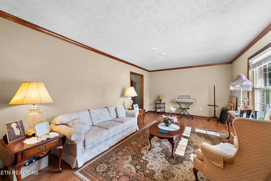 121 E Village Circle, Lafollette, TN 37766 - #3