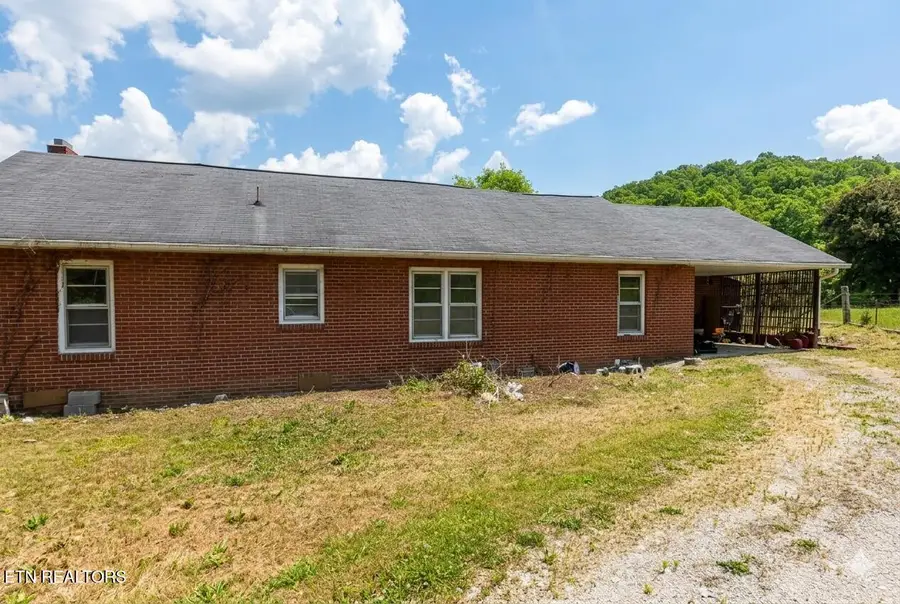 5677 Lone Mountain Rd, New Tazewell, TN 37825 - #2