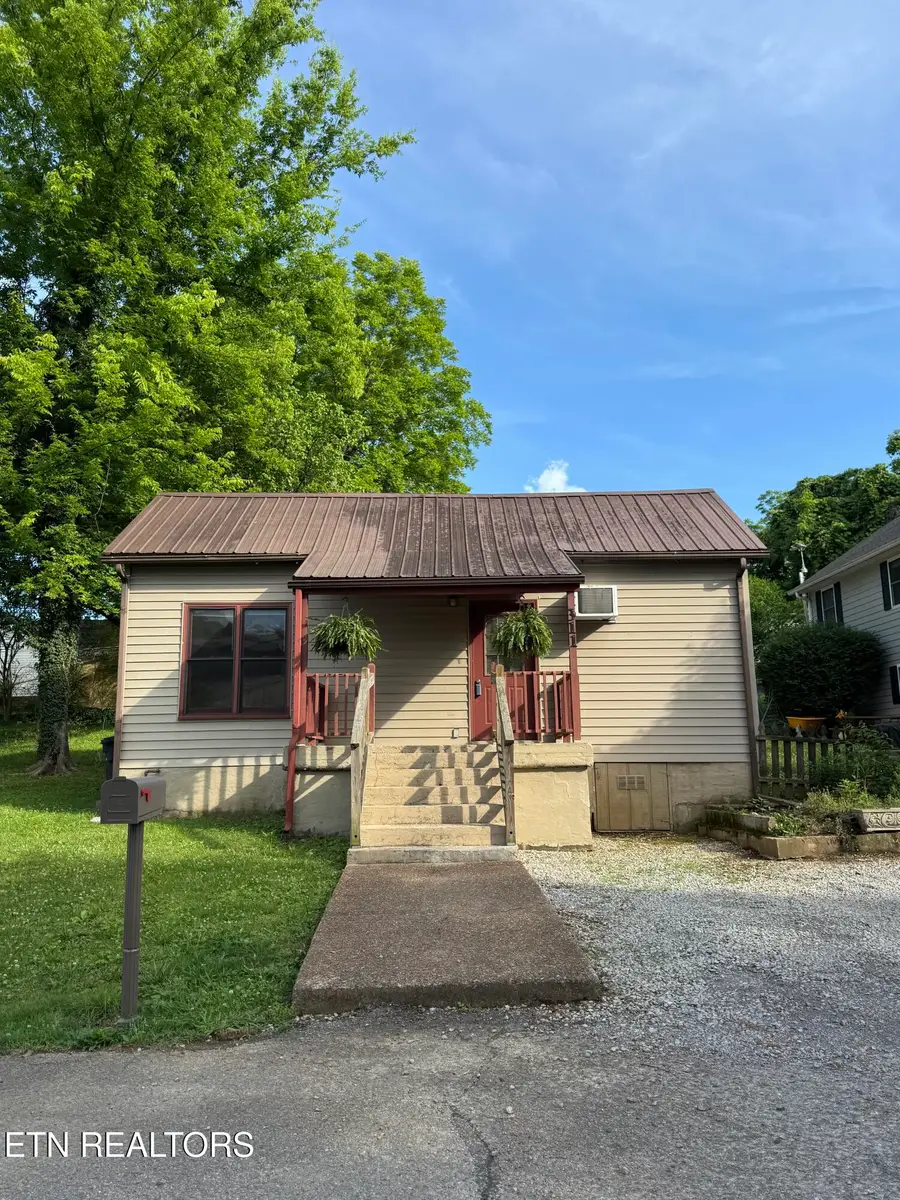 311 Spring St, Athens, TN 37303 - #3