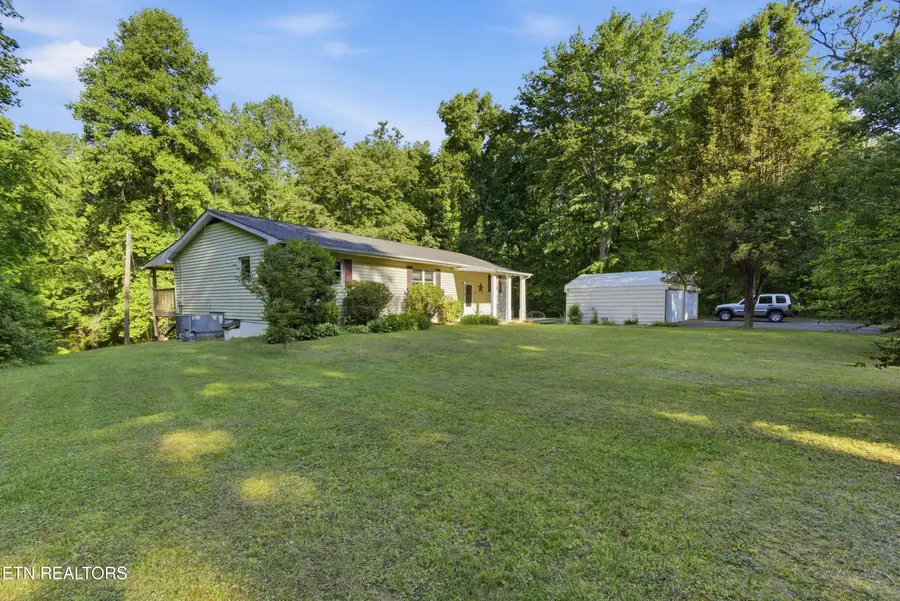 140 Walnut St, Deer Lodge, TN 37726 - #2