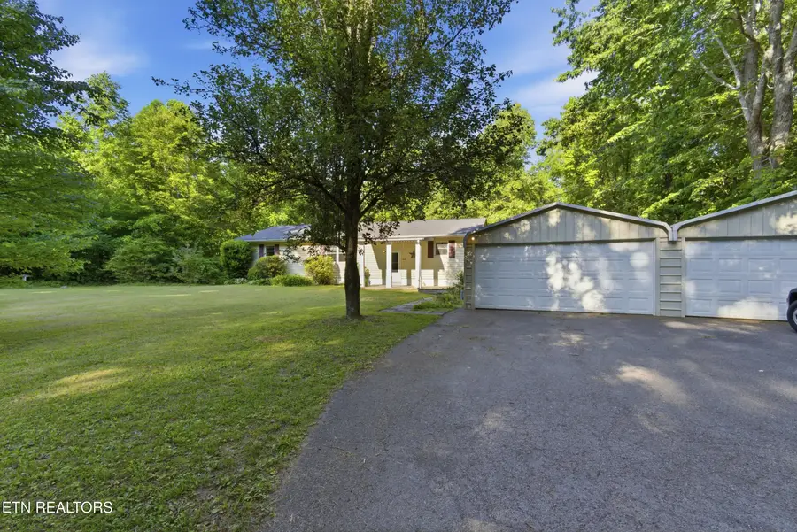 140 Walnut St, Deer Lodge, TN 37726 - #3