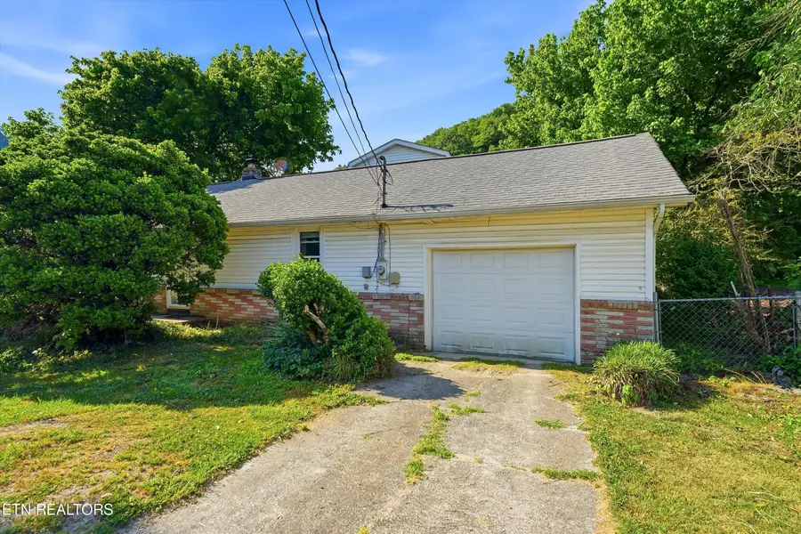 9613 Norris Fwy, Powell, TN 37849 - #2