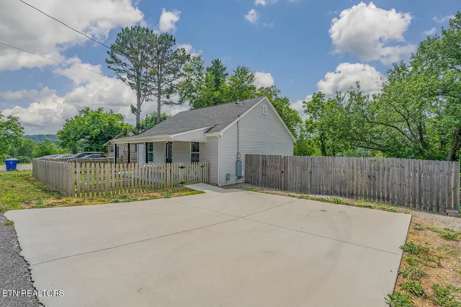 327 Rose St, Clinton, TN 37716 - #2