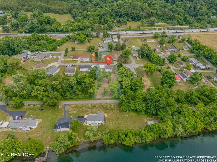 327 Rose St, Clinton, TN 37716 - #3