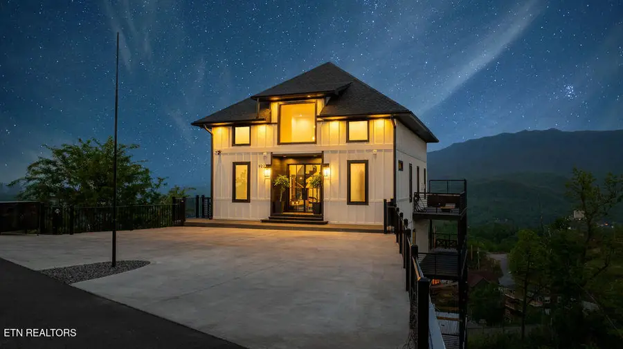 922 Piney Butt Way, Gatlinburg, TN 37738 - #2