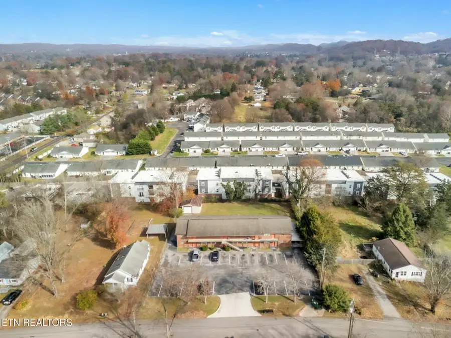 4700 Upchurch Rd, Knoxville, TN 37912 - #2