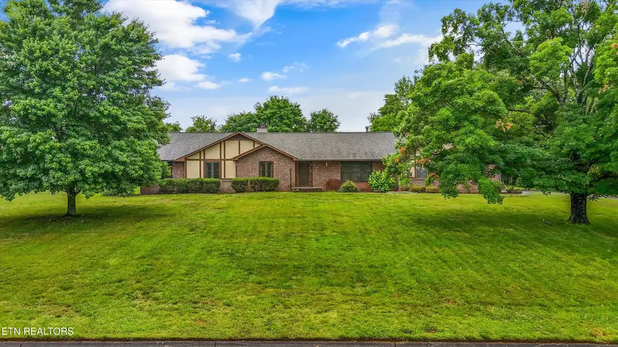 944 S Briarcliff Circle, Maryville, TN 37803 - #2