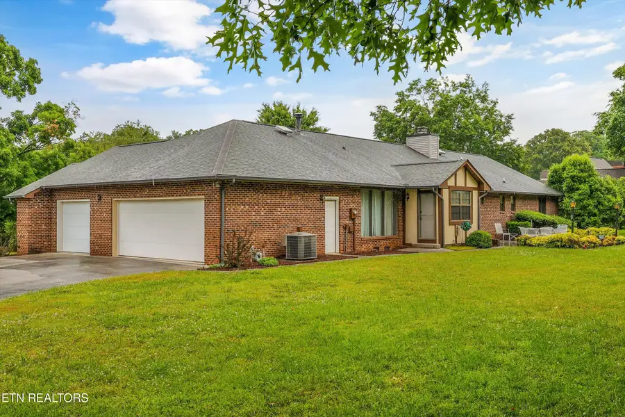 944 S Briarcliff Circle, Maryville, TN 37803 - #3