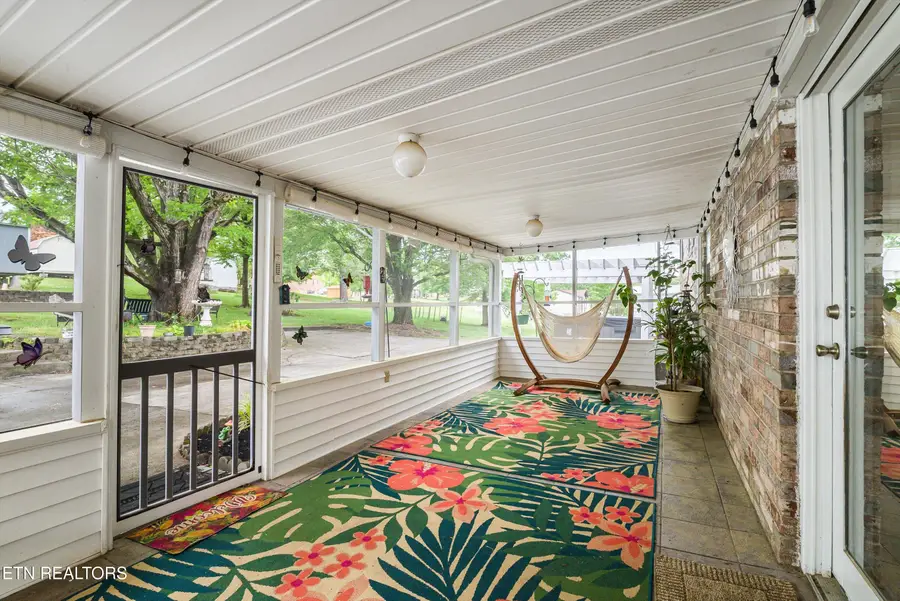 905 N East End Rd, Strawberry Plains, TN 37871 - #3
