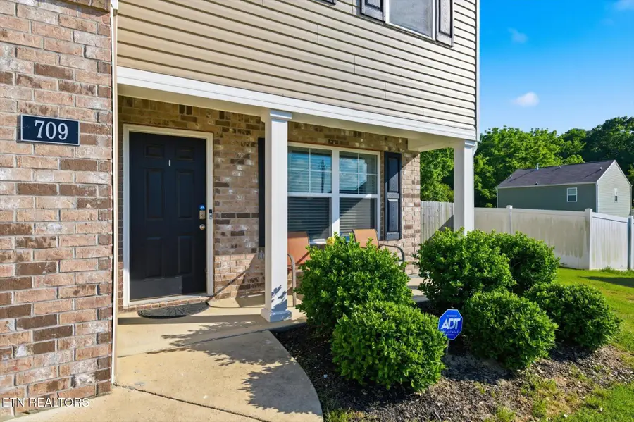709 W Tellico Ave, Athens, TN 37303 - #2