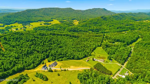 220 Three Point Rd, Vonore, TN 37885