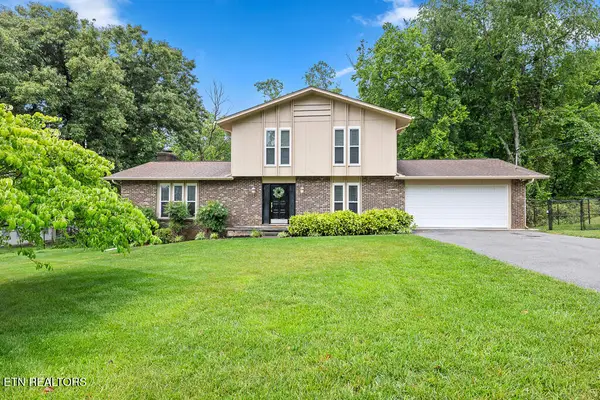437 E Kings Gate Rd, Knoxville, TN 37934