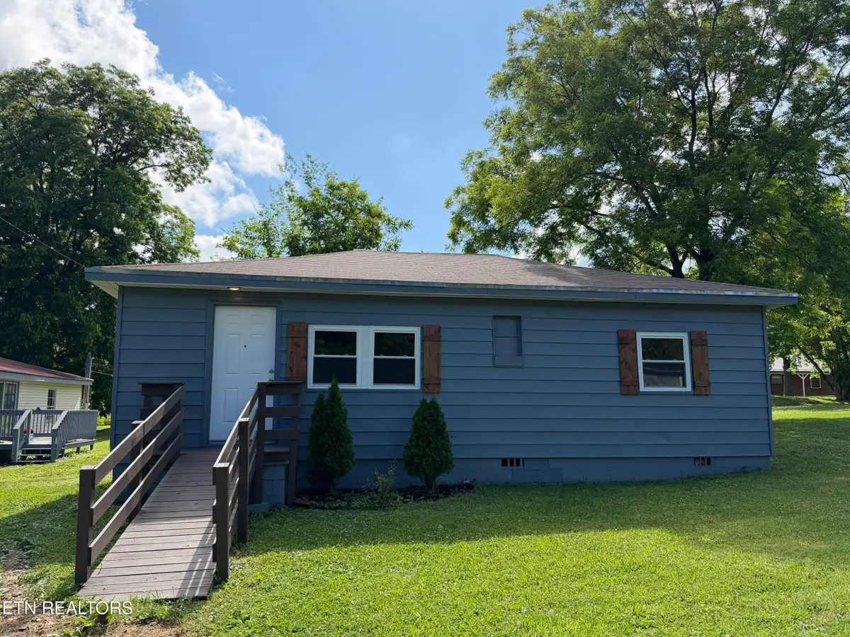 324 N Georgia Ave, Etowah, TN 37331 - #1
