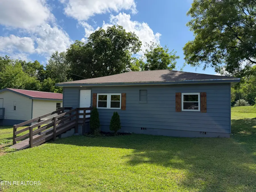 324 N Georgia Ave, Etowah, TN 37331 - #3