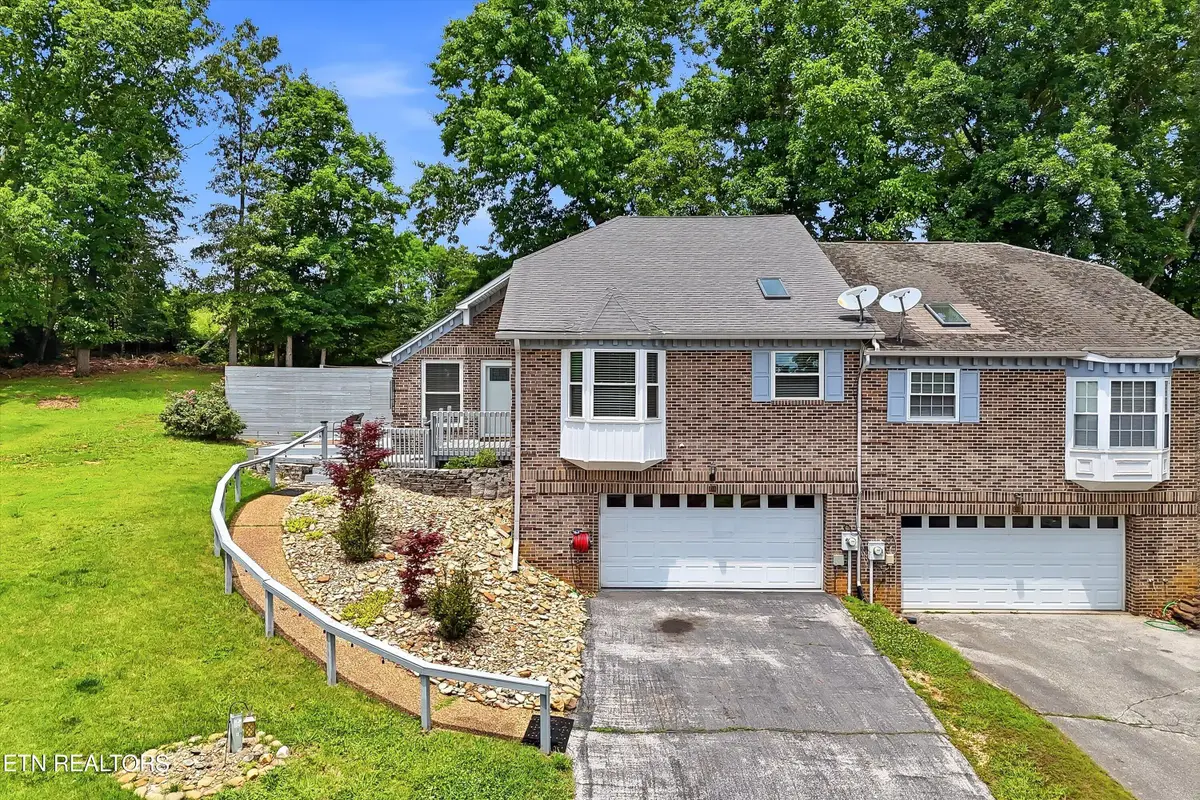 211 Farmington Tr, Kingston, TN 37763 - #1