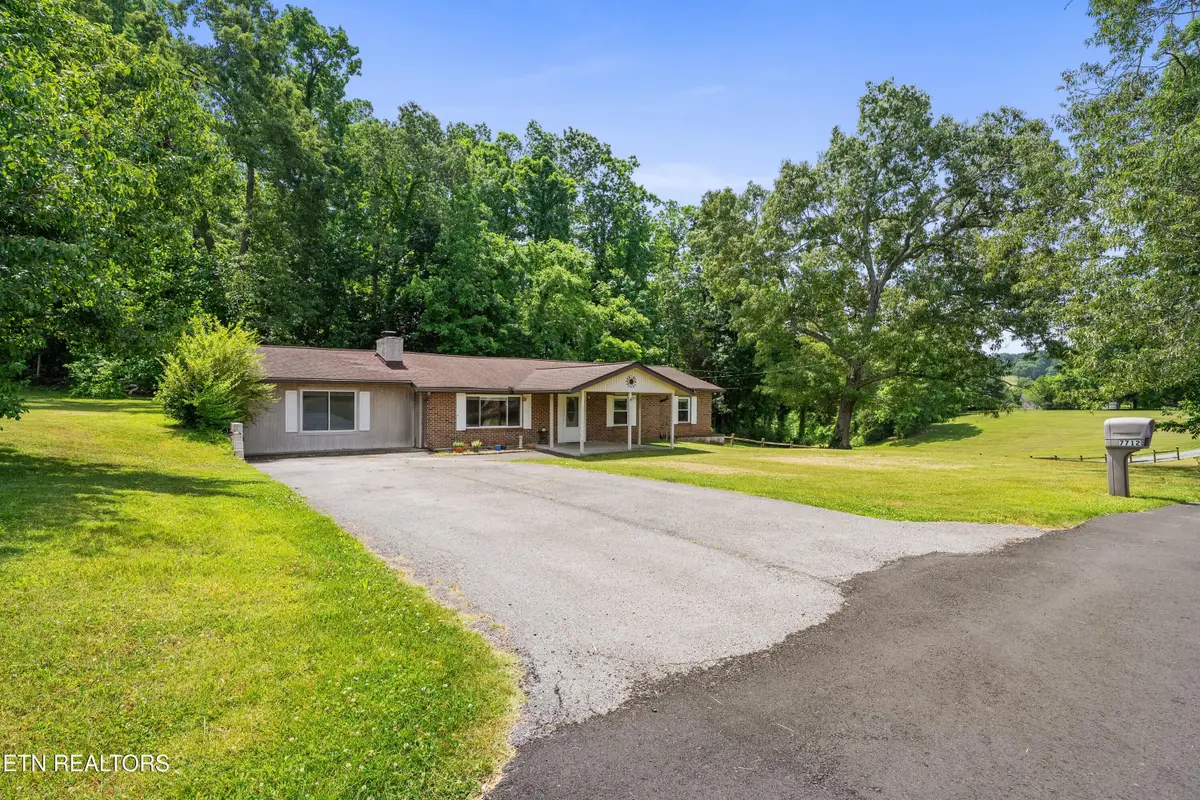7712 Kinnamon Rd, Knoxville, TN 37920 - #1