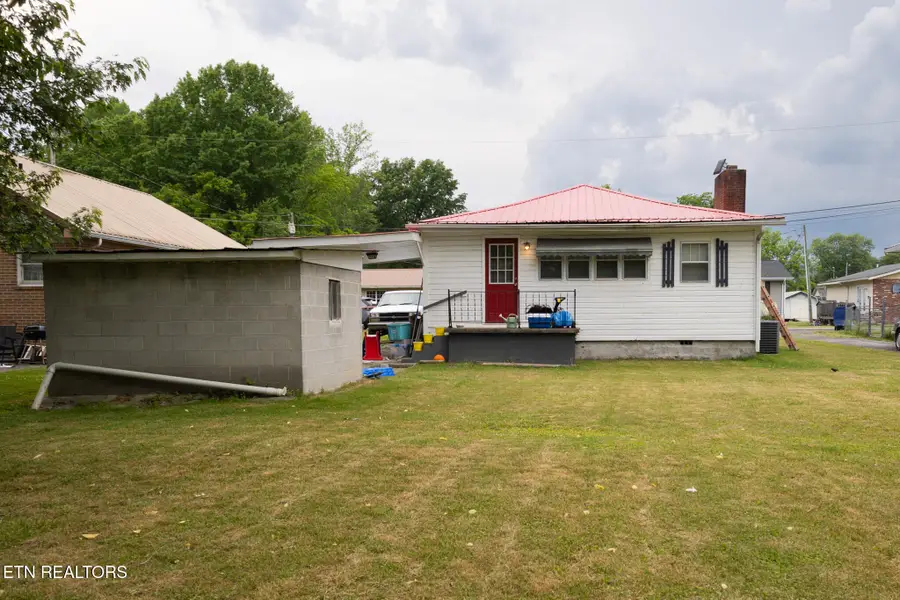 413 S 26th St, Middlesboro, KY 40965 - #3