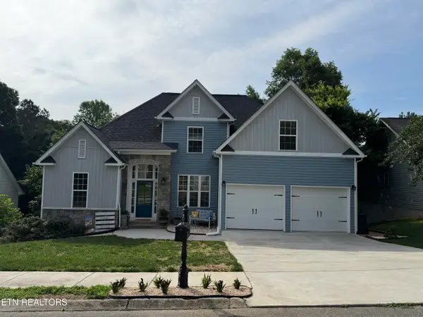 1084 Hillside Lane, Lenoir City, TN 37771