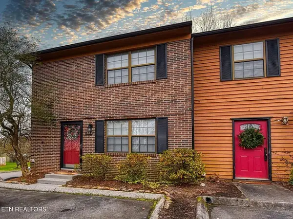 1221 Crest Brook Drive, Knoxville, TN 37923