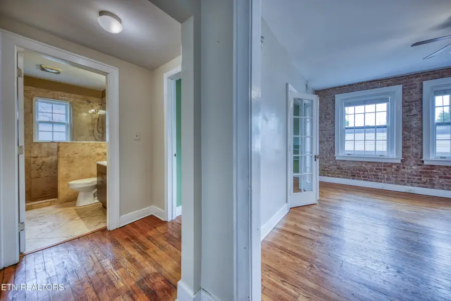 201 W 5th Ave, Knoxville, TN 37917 - #2