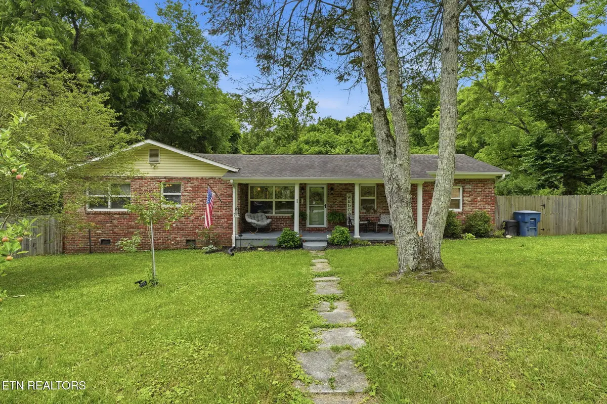 510 W Broad St, Clinton, TN 37716 - #1