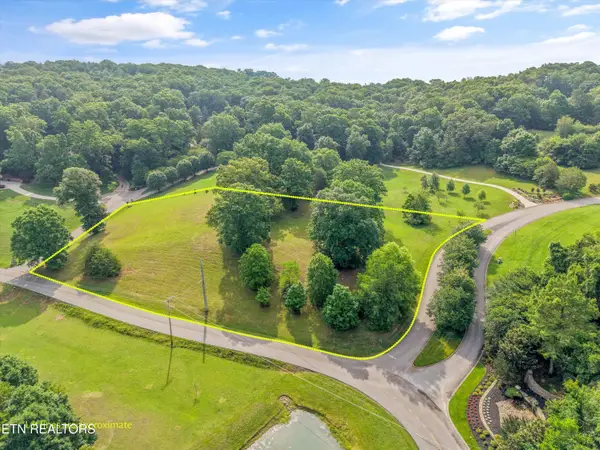 110 Conkinnon Drive, Lenoir City, TN 37772