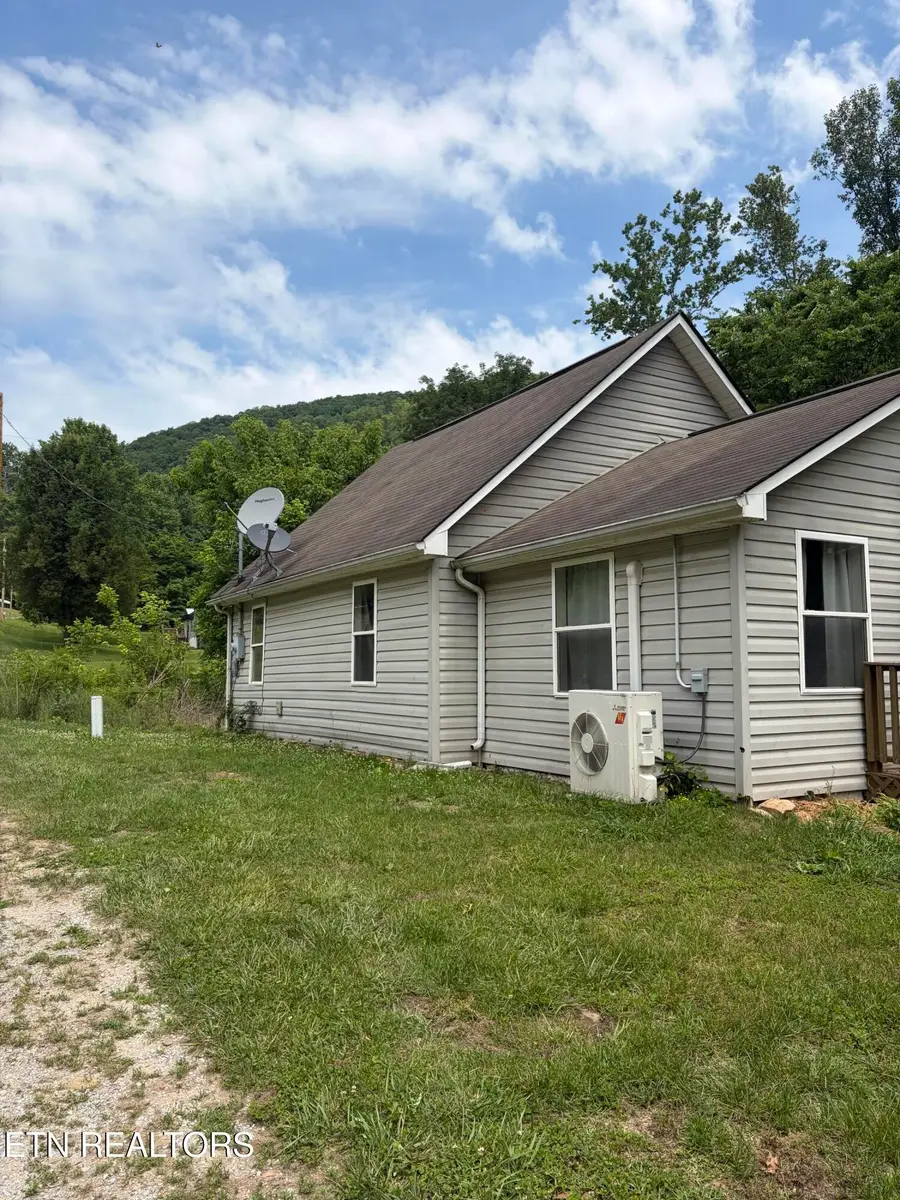 944 W Short Mountain Rd, Sneedville, TN 37869 - #3