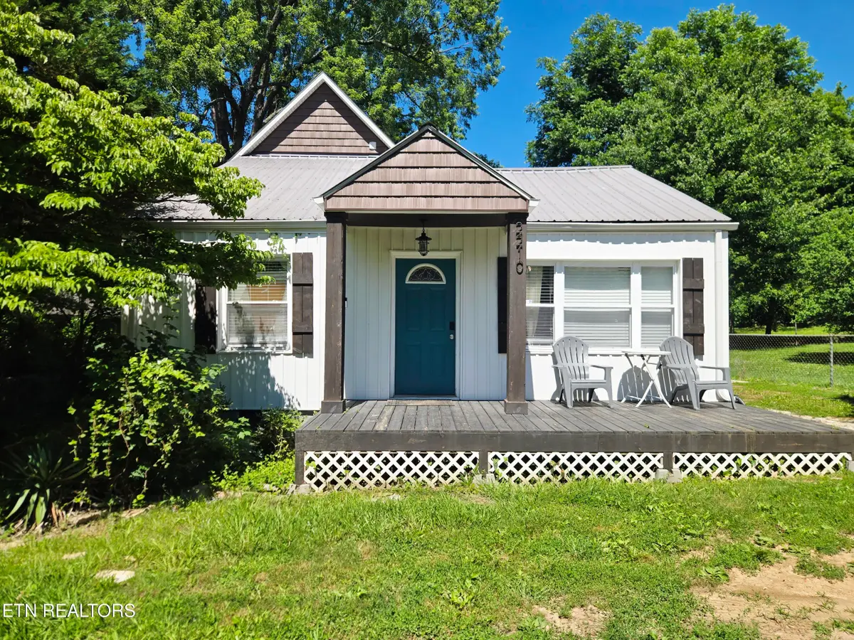 2210 Bradshaw Garden Rd, Knoxville, TN 37912 - #1