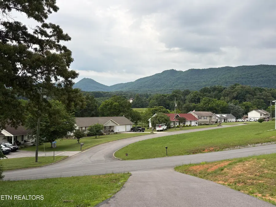327 Thomas Loop Rd, Sevierville, TN 37876 - #3