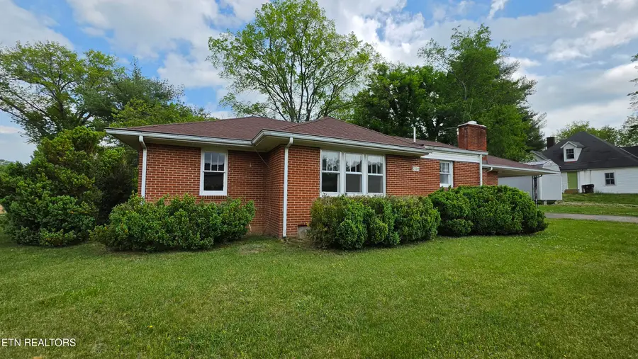 208 E Dyer St, Madisonville, TN 37354 - #2