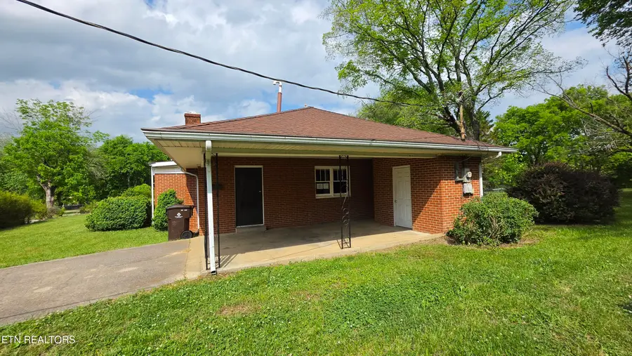 208 E Dyer St, Madisonville, TN 37354 - #3