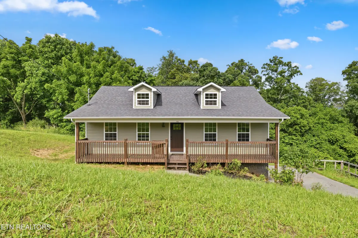 715 Privet Drive, Dandridge, TN 37725 - #1